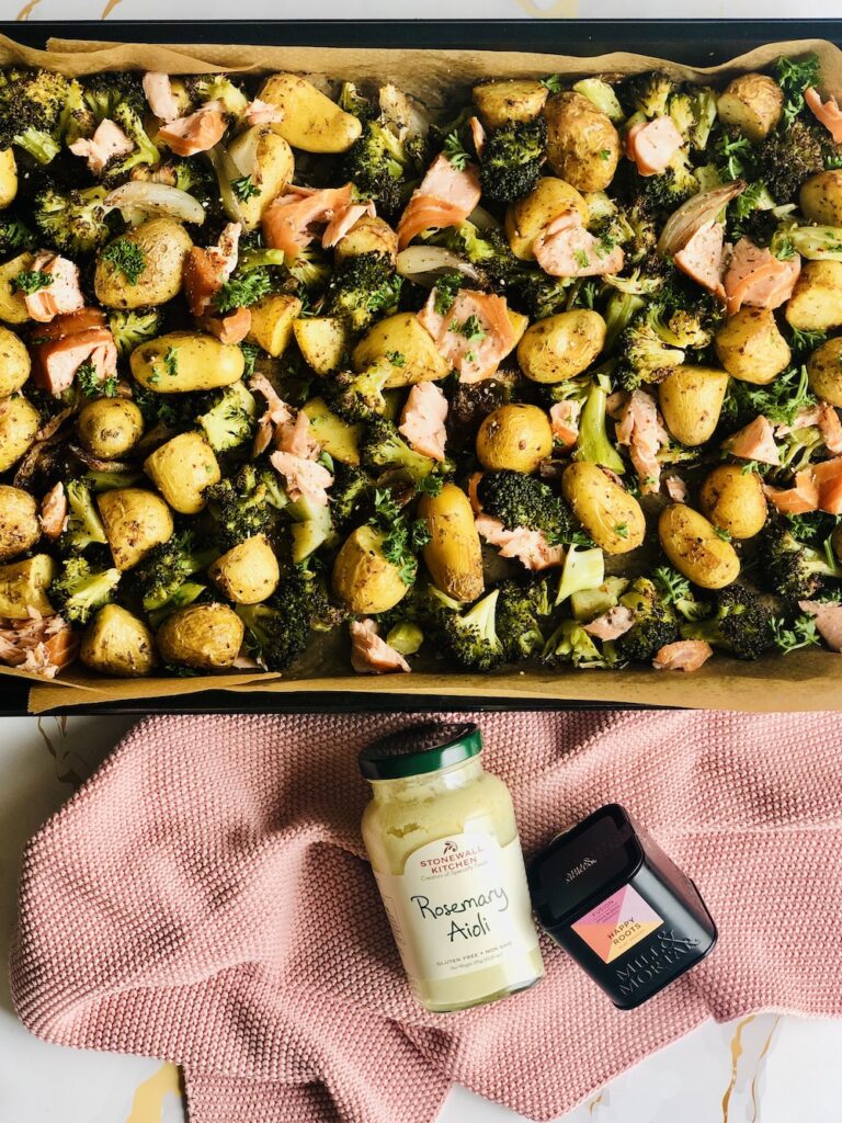 K’OOK! de makkelijke maandag 10/10: traybake met krieltjes, broccoli & zalm