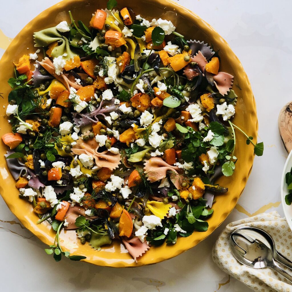 K’OOK! de makkelijke maandag 3/10: Farfalle met geroosterde pompoen, feta & rozemarijnolie
