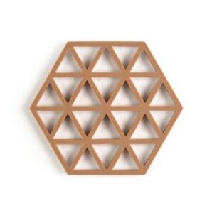 Zone Denmark - siliconen onderzetter Triangle - licht terracotta - 16 x 14 cm
