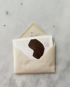 My Deer Art Shop - kaart + envelop Bisous - zwart